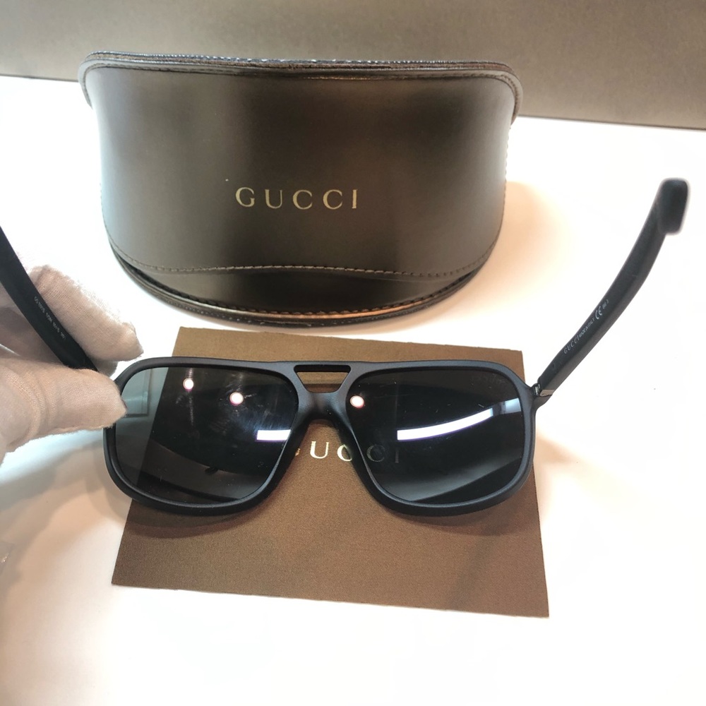Gucci sunglass with case - Picture 4 of 8